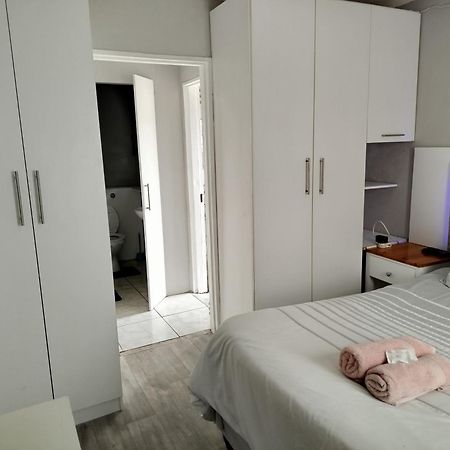 High View Accommodation East London Bagian luar foto