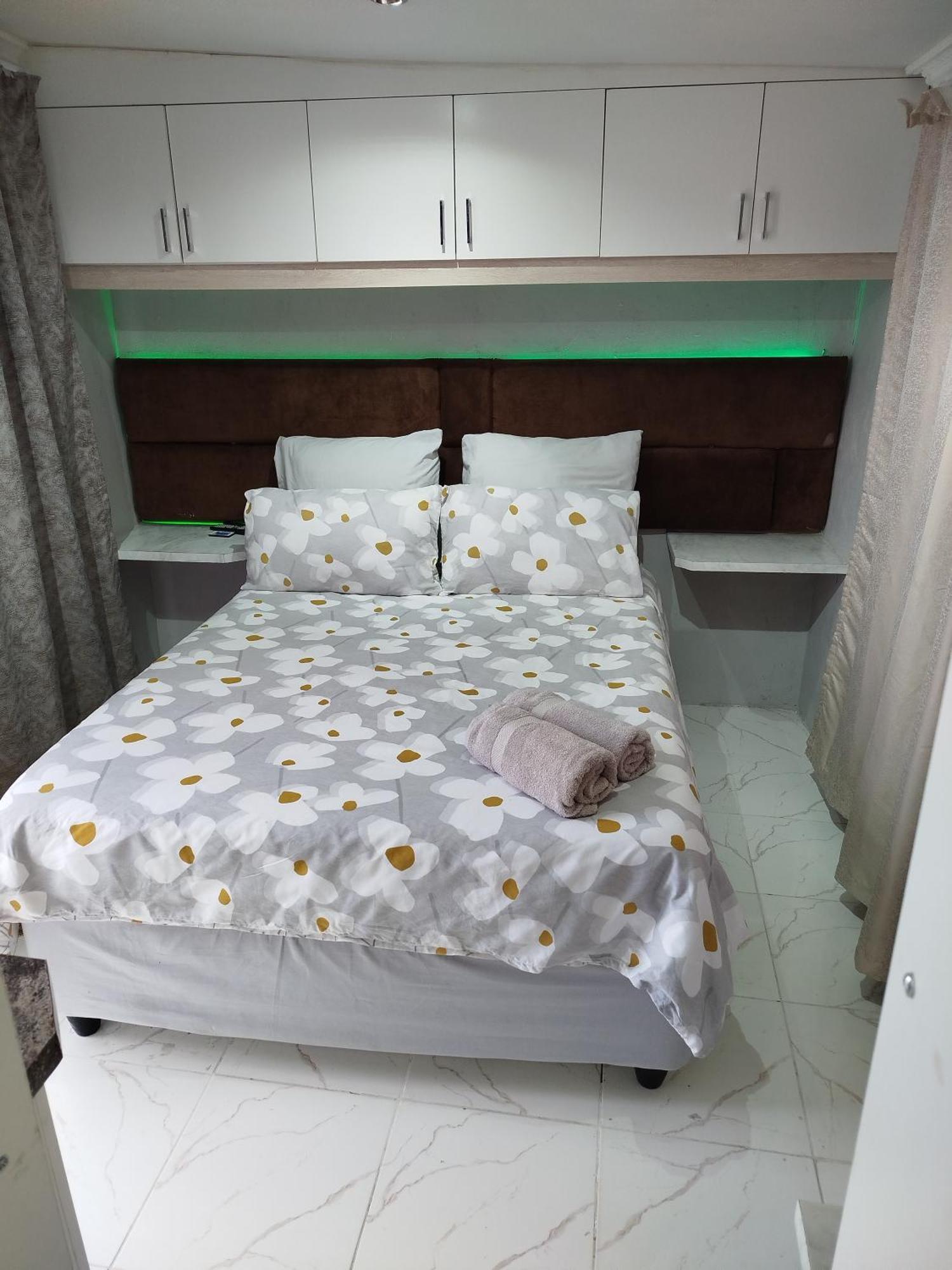 High View Accommodation East London Bagian luar foto