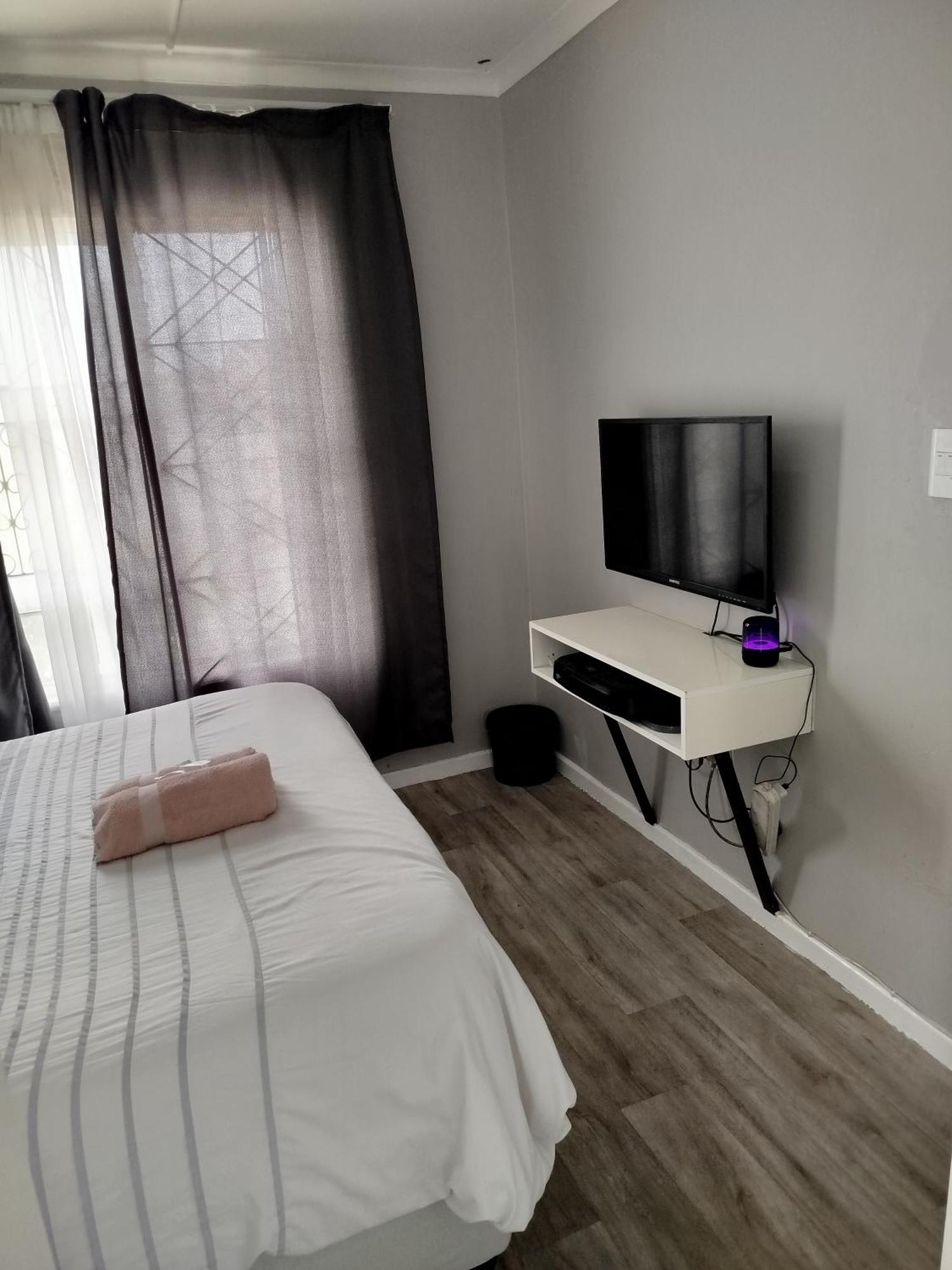 High View Accommodation East London Bagian luar foto